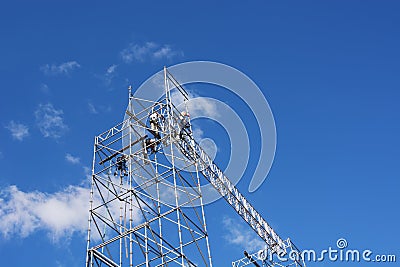 Ð¡onstruction workers setting up scaffolding against a blue sky Editorial Stock Photo